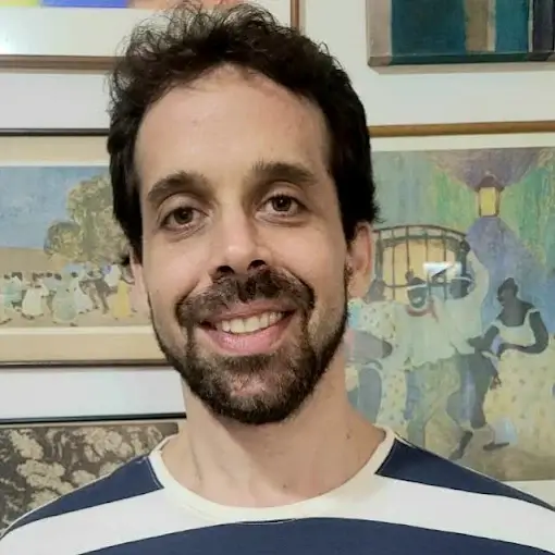 Retrato profissional de Martin Schertel Charlone no consultório